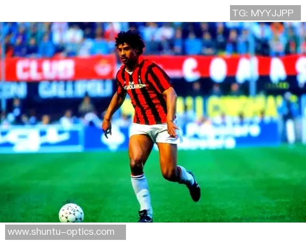 西甲足球美女球星：魅力与实力并存的场上风采与球场传奇