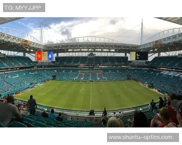 球场传奇风采尽显 足球巨星图集壁纸带你领略绿茵场上的荣耀时刻 球场传奇风采尽显 足球巨星图集壁纸带你领略绿茵场上的荣耀时刻