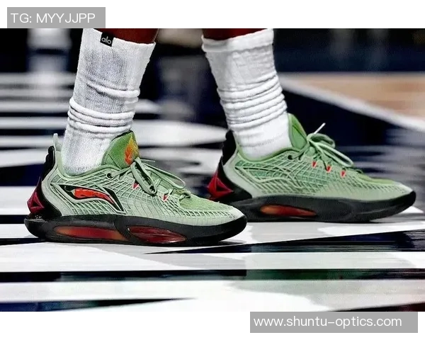 欧洲顶级球星热衷穿着的足球鞋品牌与款式深度解析 欧洲顶级球星热衷穿着的足球鞋品牌与款式深度解析