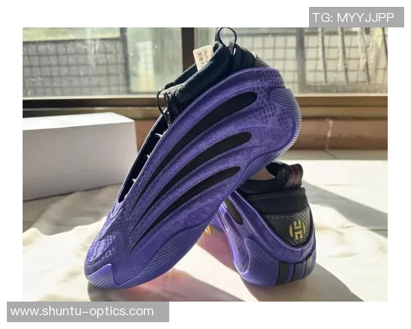 adidas球星足球战靴全面解析助力球员表现提升与技术突破 adidas球星足球战靴全面解析助力球员表现提升与技术突破