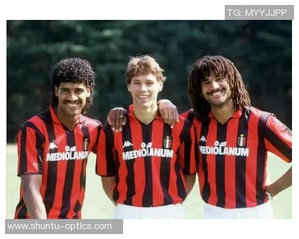 荷兰足球传奇人物：从范巴斯滕到罗本的辉煌历程与影响力分析